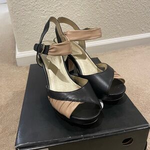 Seychelles Black and Tan Heels